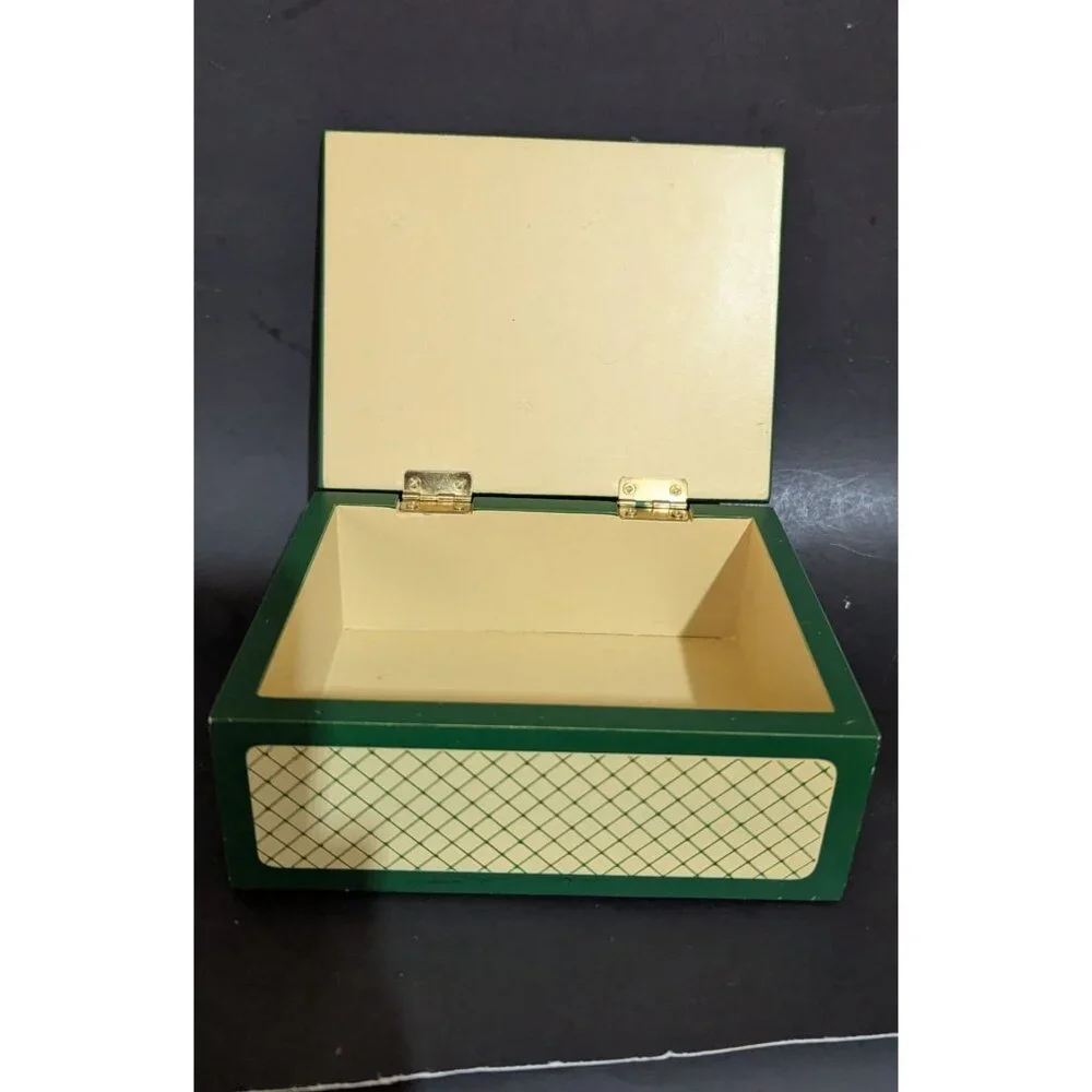 vintage Handpainted Green  Cream trinket jewelry ‎ Box With 3D Magnolia Flower